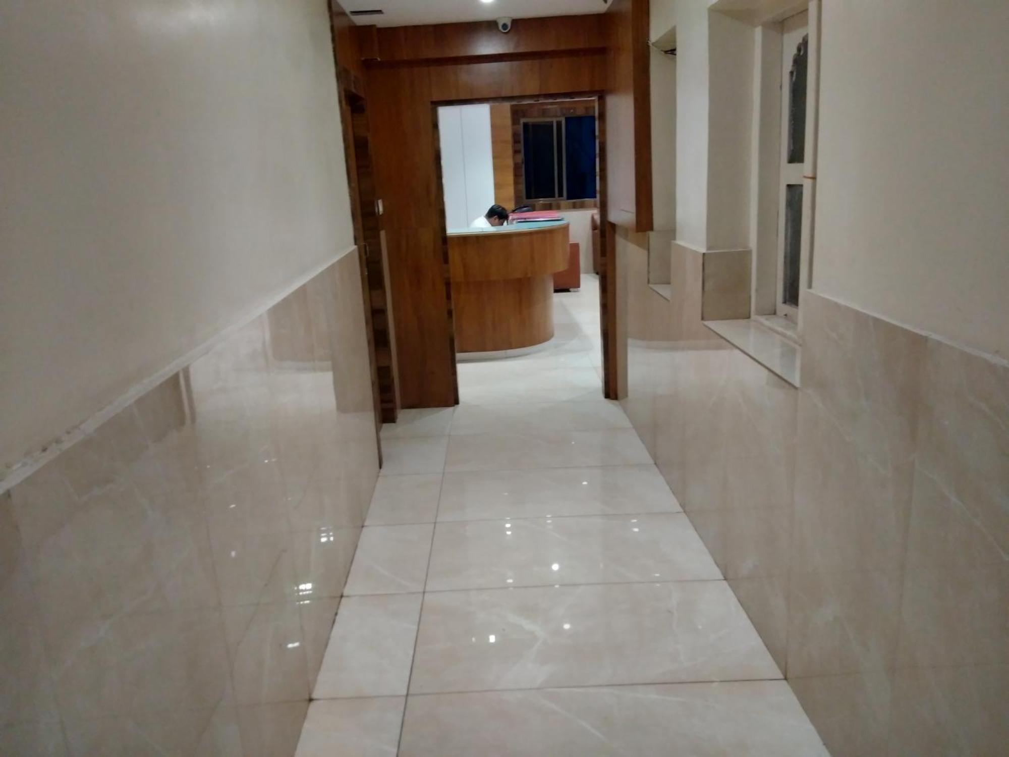 Rk Hotel-Near Grant Road Railway Station Mumbai Exterior foto