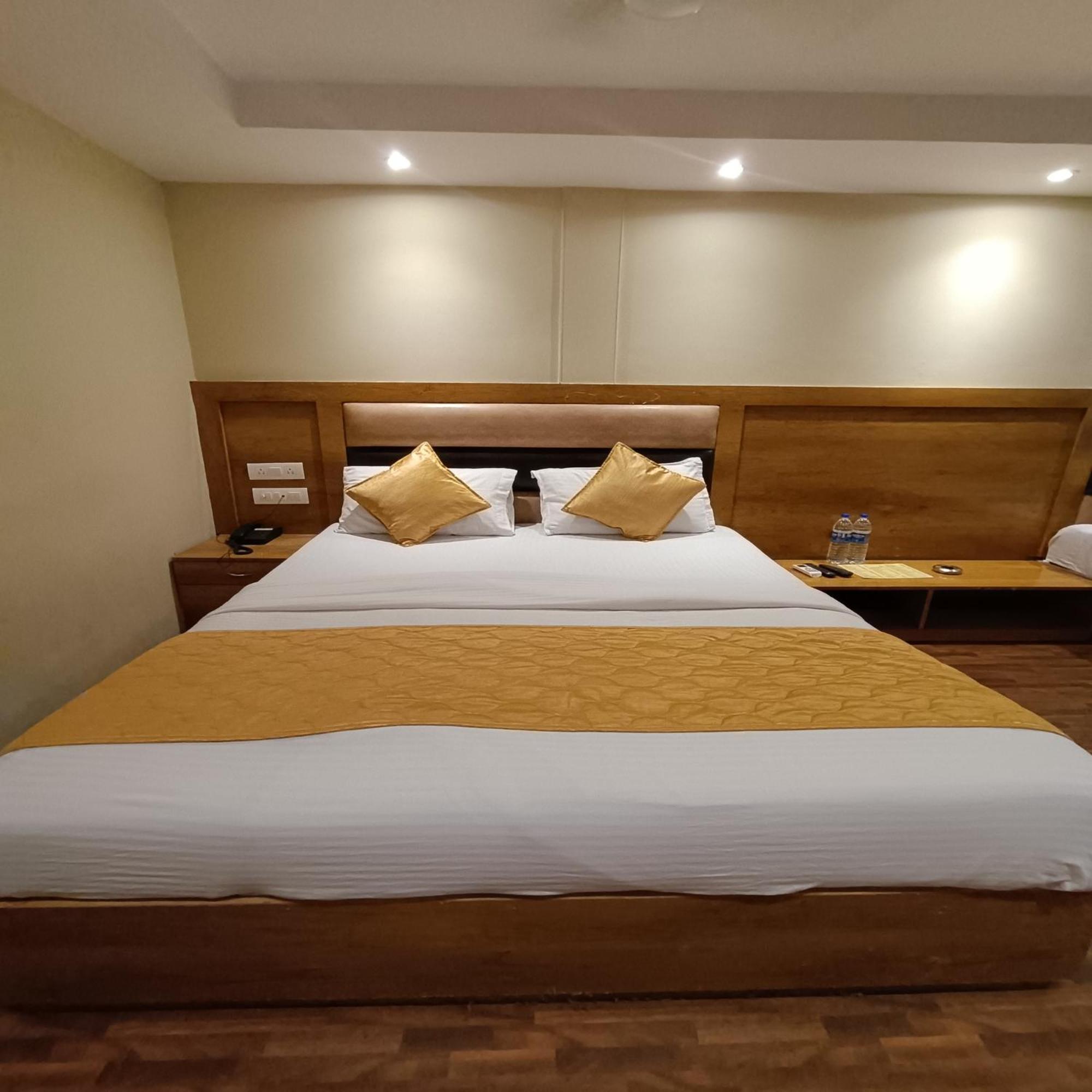 Rk Hotel-Near Grant Road Railway Station Mumbai Exterior foto